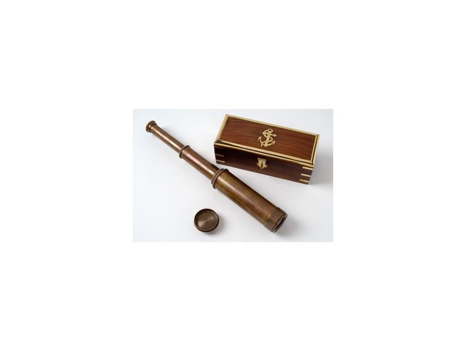 Longue vue dans son coffret en bois